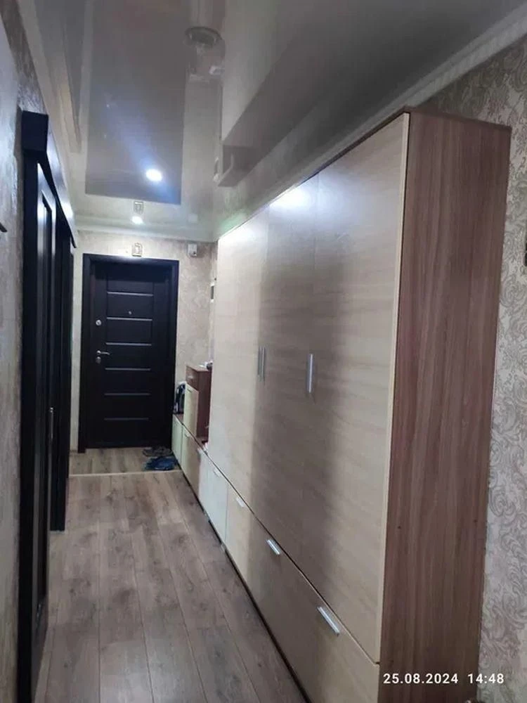 For Sale 3-room apartment in the Kosmonavtov area, street.