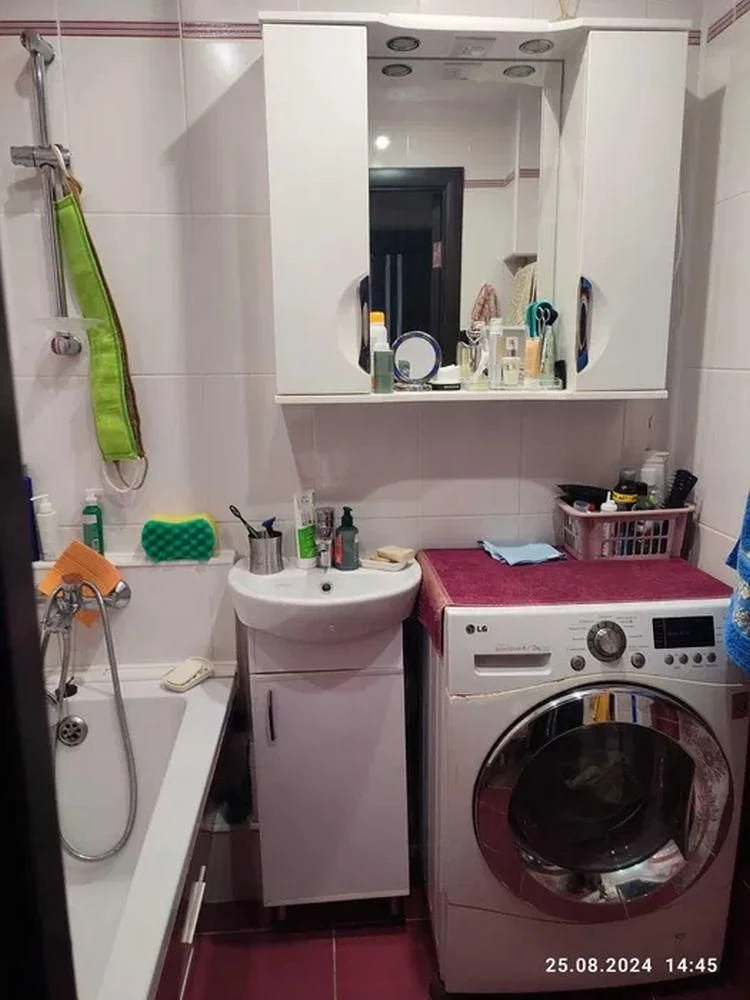 For Sale 3-room apartment in the Kosmonavtov area, street.