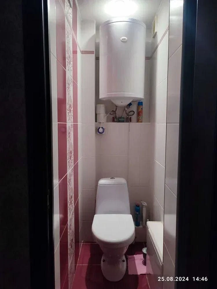 For Sale 3-room apartment in the Kosmonavtov area, street.