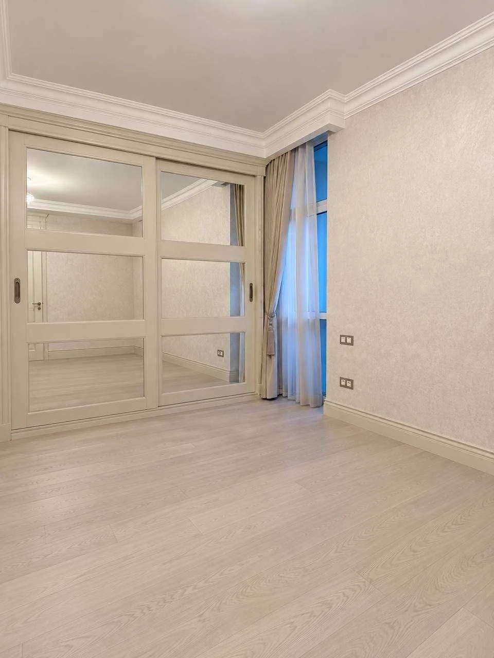 Sale of a 3-bedroom apartment 100m2 in the residential complex Pokrovsky Posad, Gulbichitska St. 32b