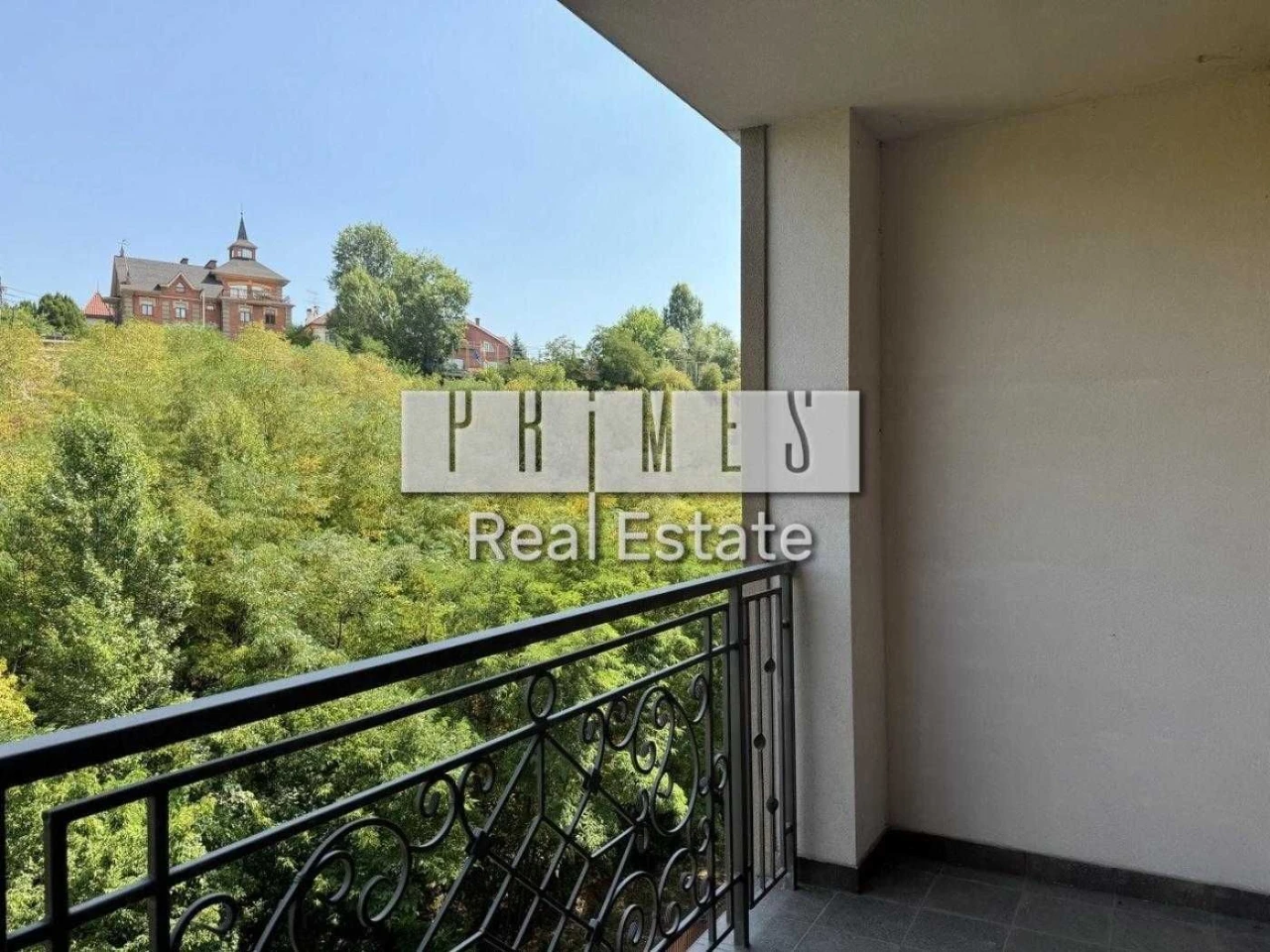 Urgent sale! TOP PRICE! Apartment 100 sq m, 3 rooms, in residential complex