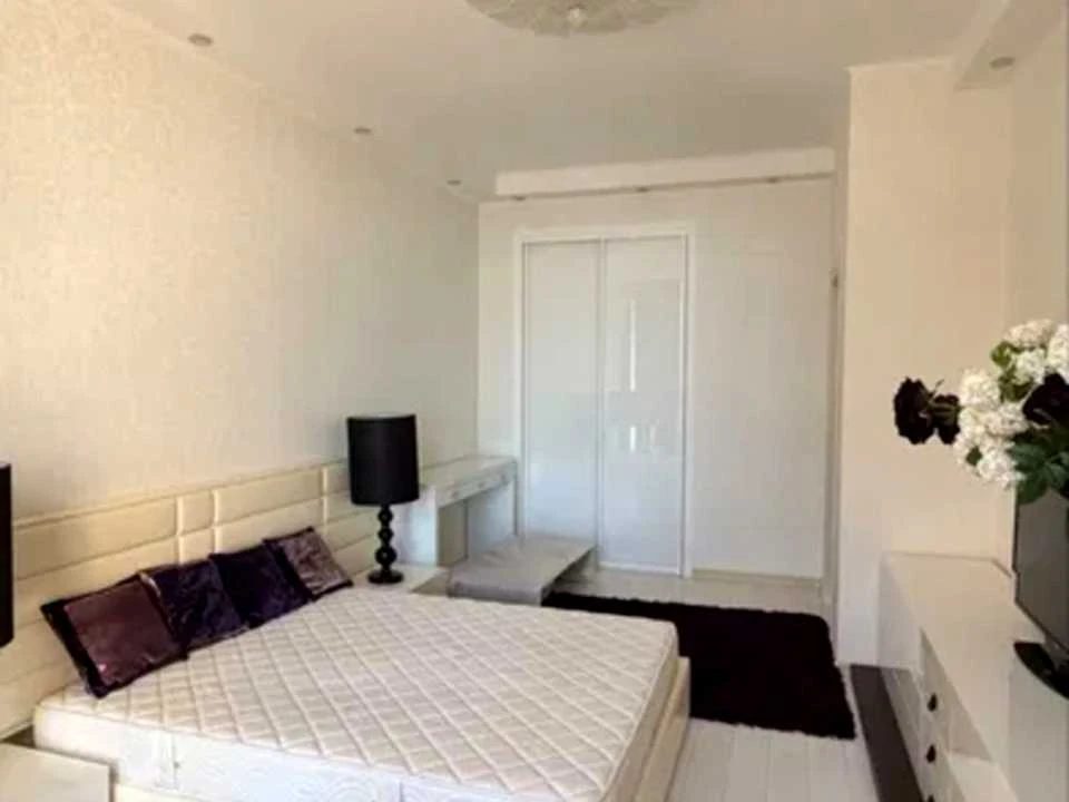 Apartment. Odesa, Hetman Sahaidakho Bullevard.