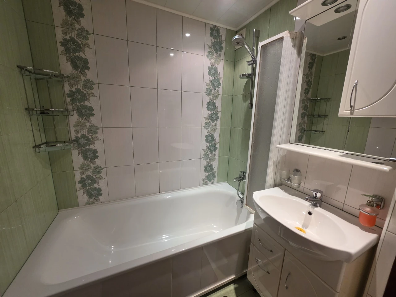 Sale of a 2-bedroom apartment on вул. Simonenka - Cozy, warm