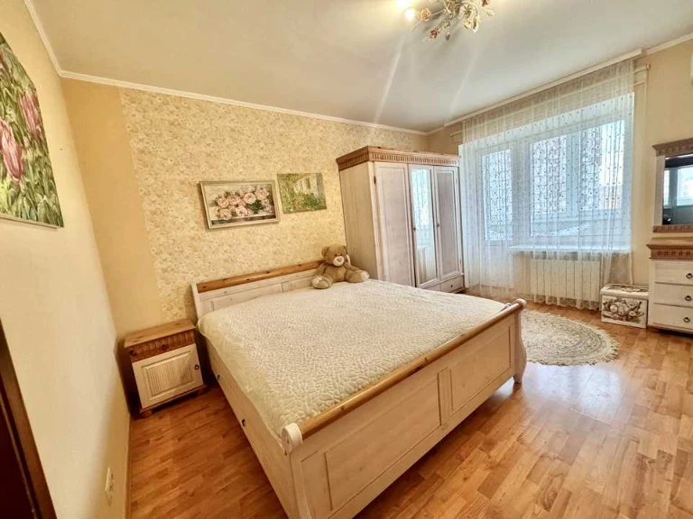 Квартира. вулиця Анни Ахматової, Київ