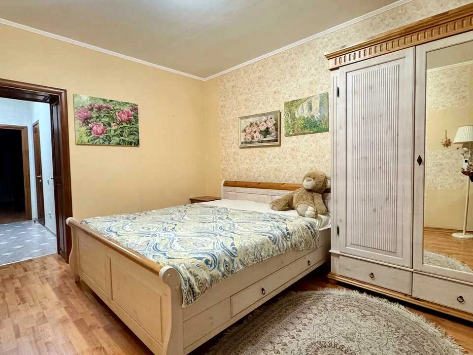 Квартира. Київ, Анни Ахматової вул.
