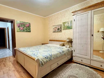 Квартира. Київ, Анни Ахматової вул.
