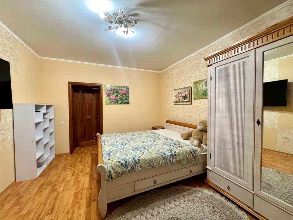 Квартира. Київ, Анни Ахматової вул.