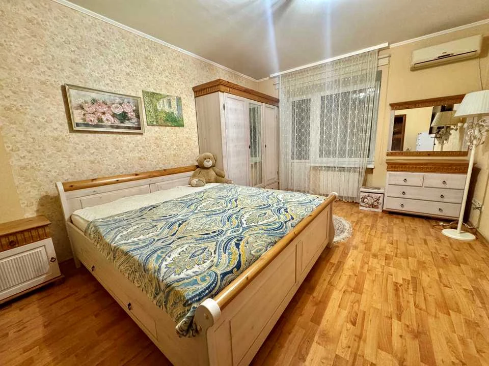 Квартира. Київ, Анни Ахматової вул.