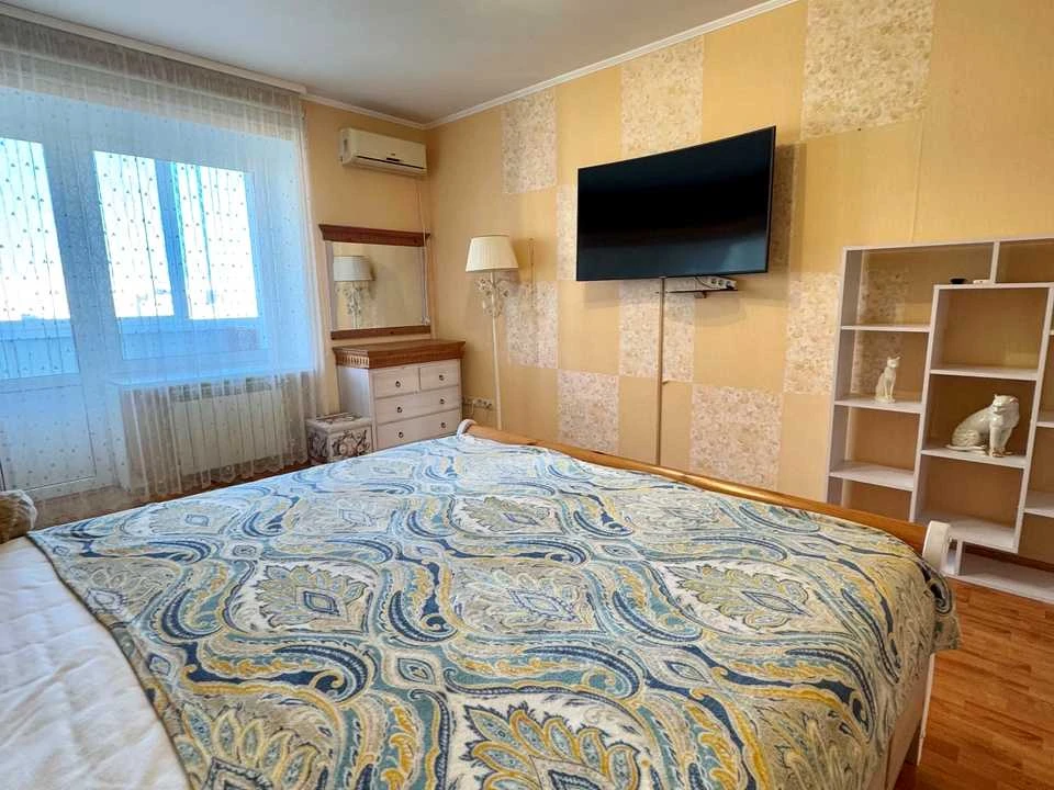 Квартира. Київ, Анни Ахматової вул.