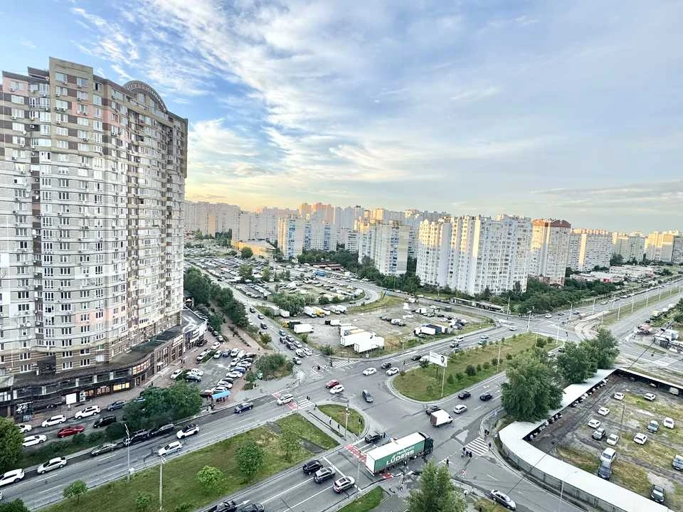 Квартира. Київ, Анни Ахматової вул.
