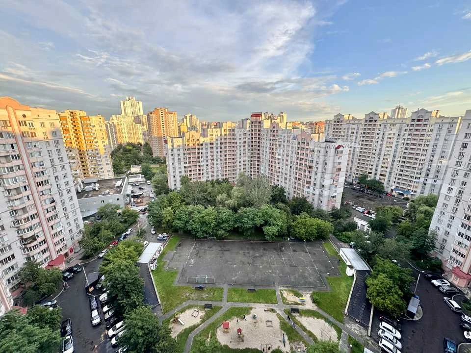 Квартира. Київ, Анни Ахматової вул.