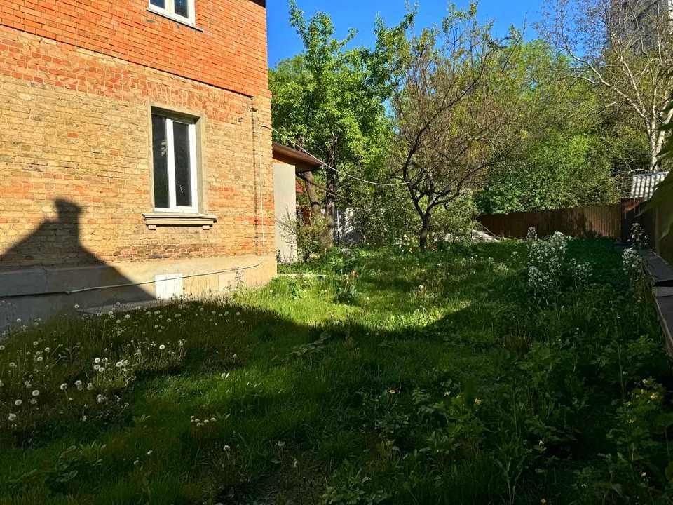 Будинок. Київ, Саперне Поле, вул.