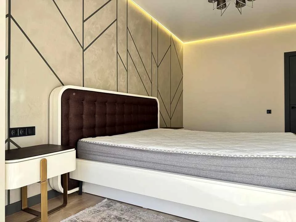 Apartment. Ivano-Frankivsk, Hnata Khotkevycha St., (Building 1