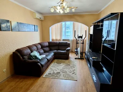 Rent 4-room apartment 73 m² on the 8th floor.