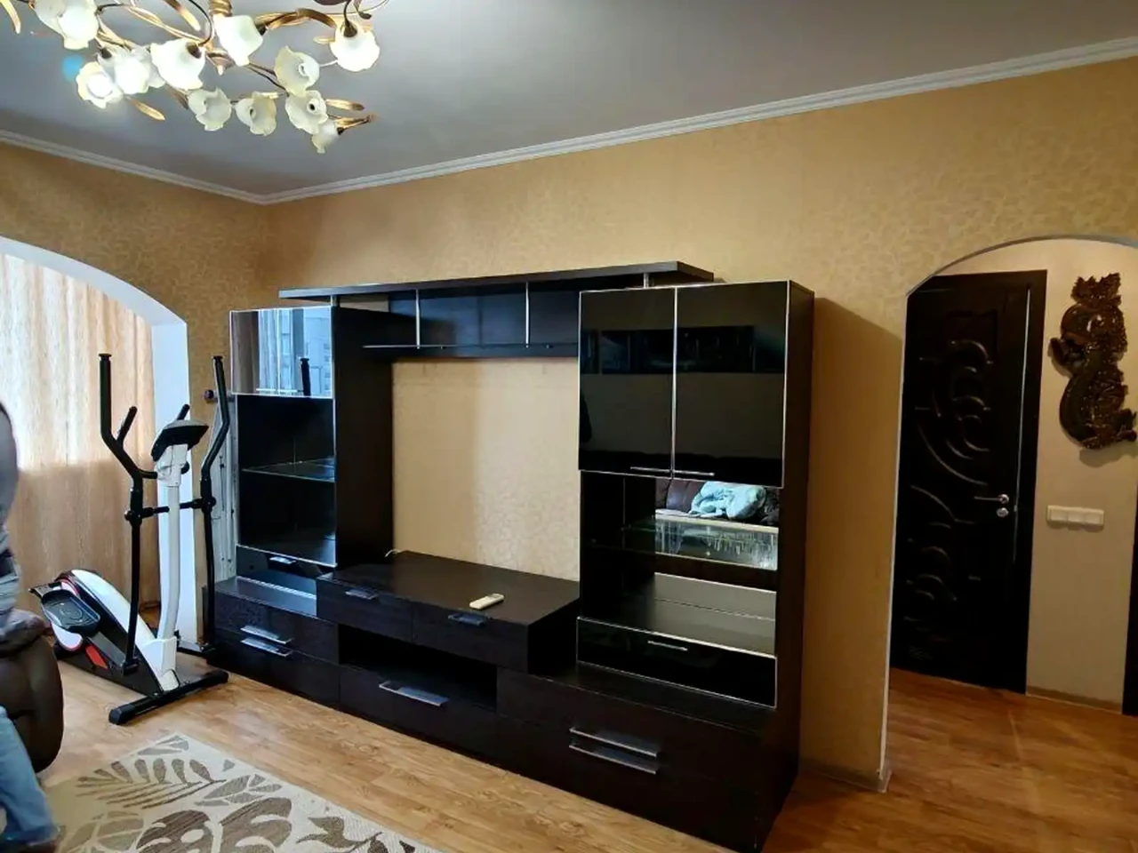 Rent 4-room apartment 73 m² on the 8th floor.