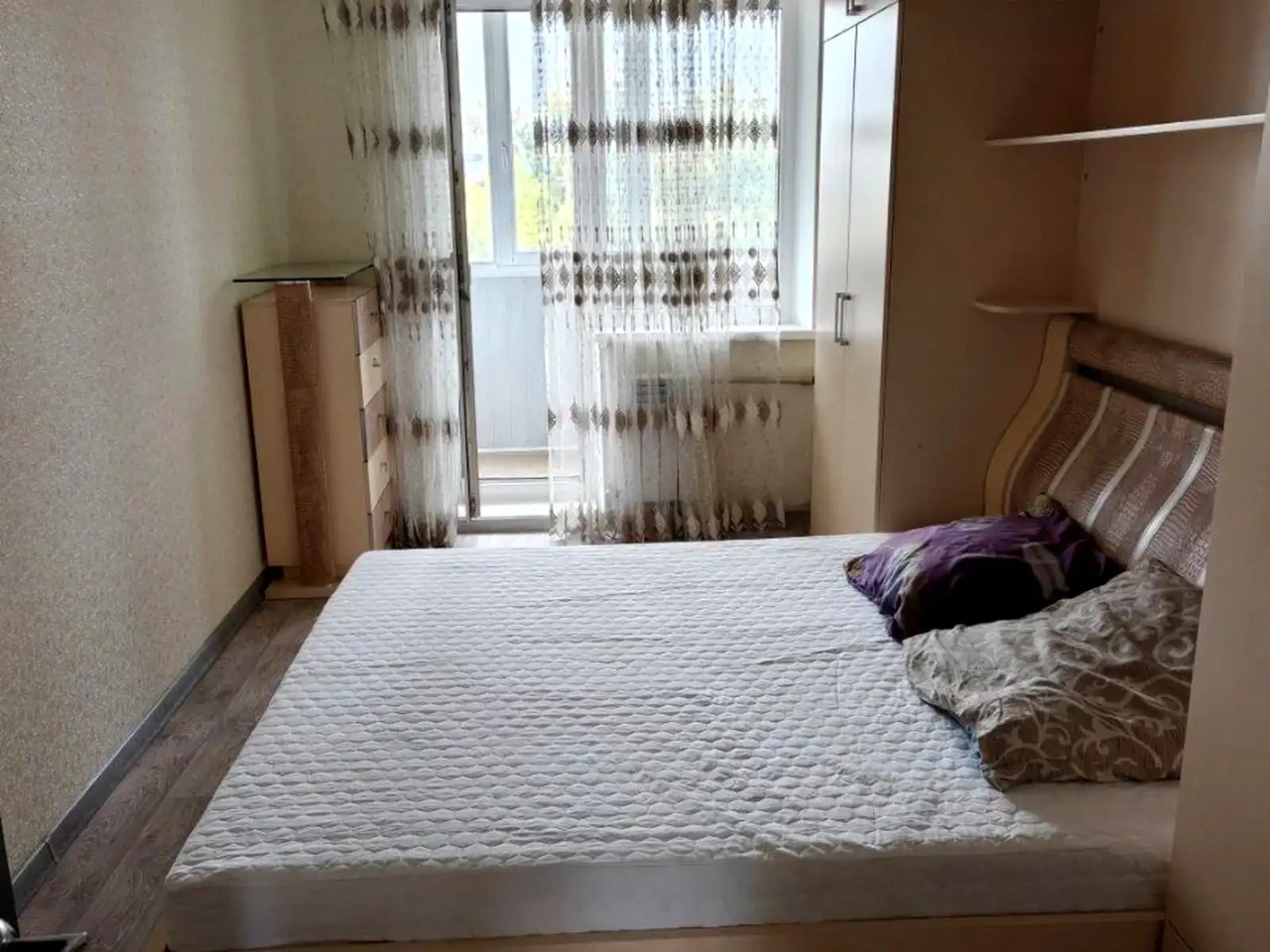 Rent 4-room apartment 73 m² on the 8th floor.