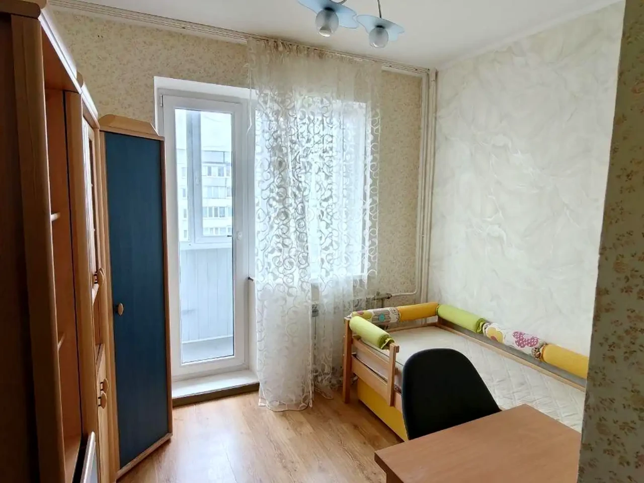 Rent 4-room apartment 73 m² on the 8th floor.