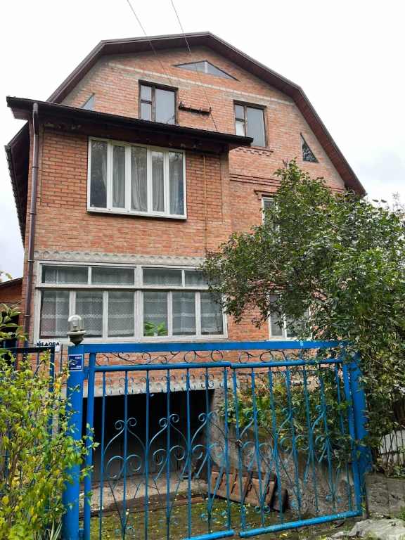 продам приватний будинок