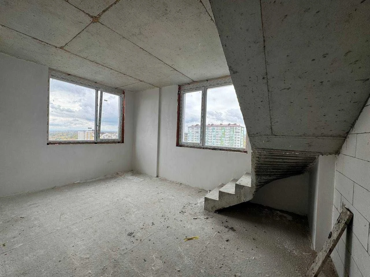 Spacious two-level apartment 108 sq m! $590 per sq m