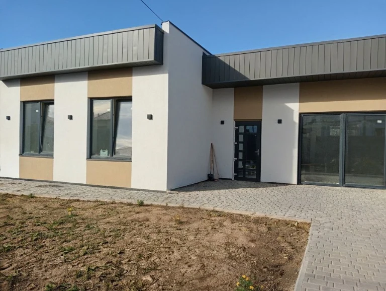 Modern one-story house in the Chernomorki area