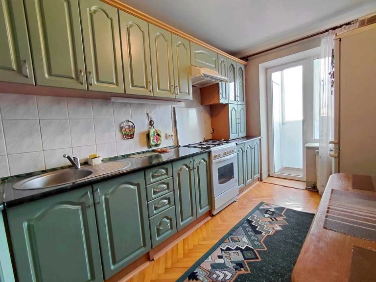 Apartment. Ternopil, Monastyrskho A.