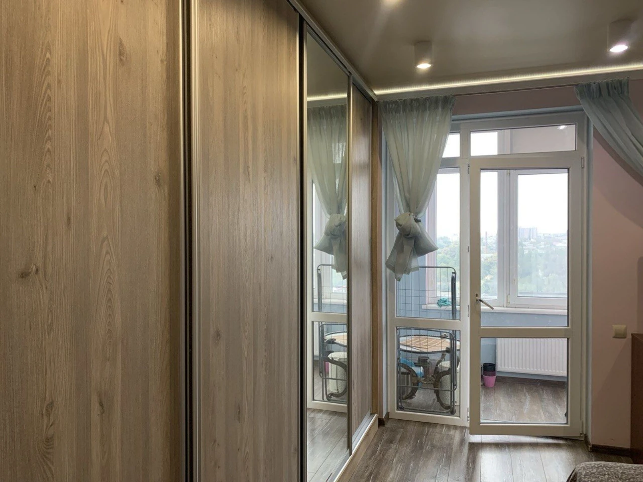 Продаж квартири з видом, 3 кімнати, 71.9 м² в ЖК