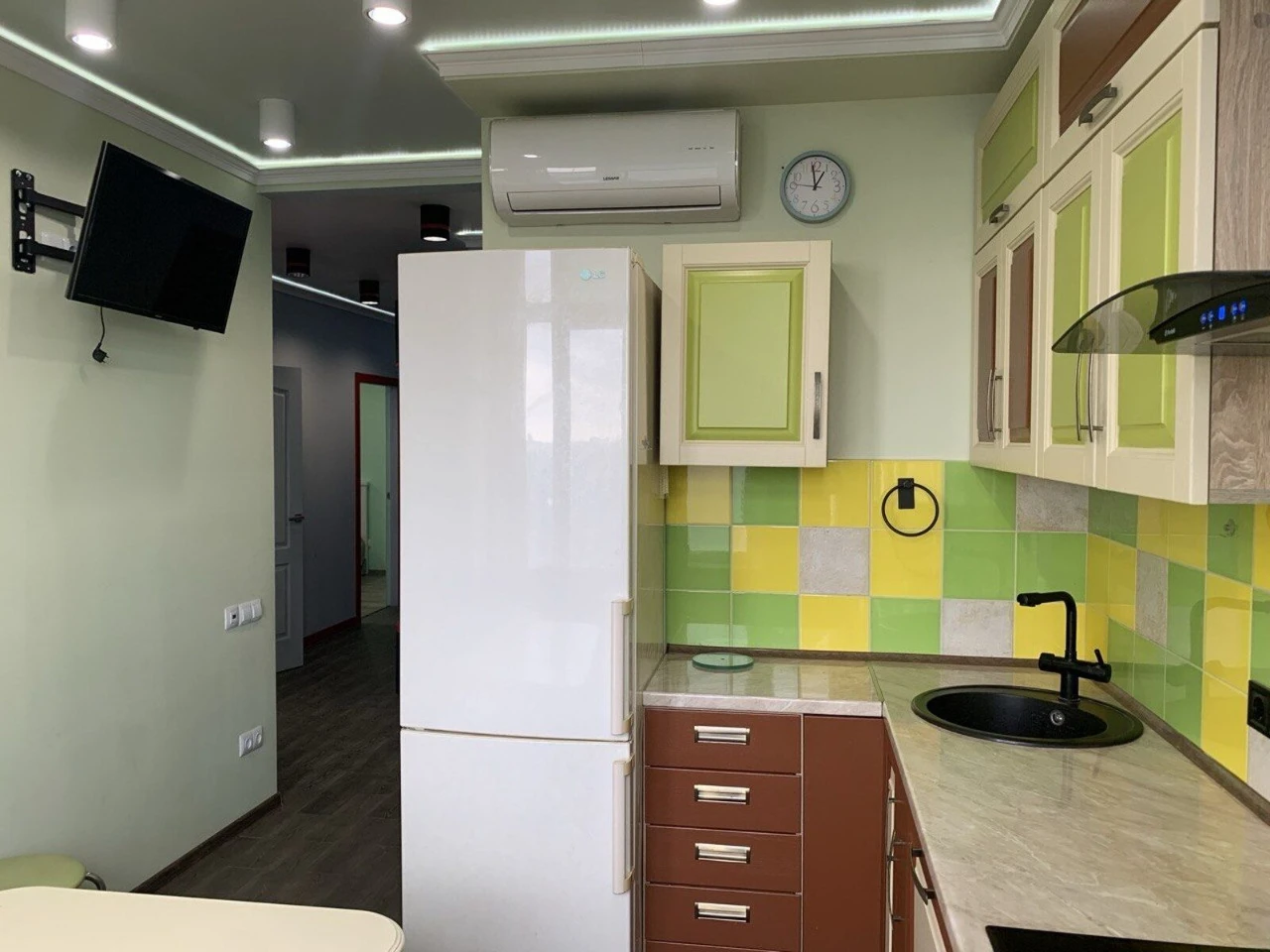 Продаж квартири з видом, 3 кімнати, 71.9 м² в ЖК