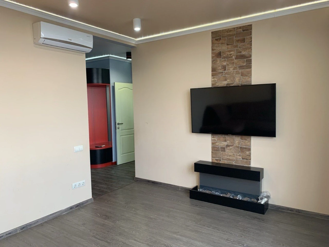 Продаж квартири з видом, 3 кімнати, 71.9 м² в ЖК