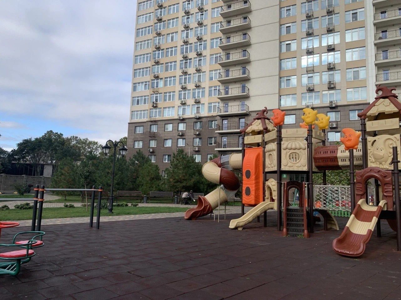 Продаж квартири з видом, 3 кімнати, 71.9 м² в ЖК