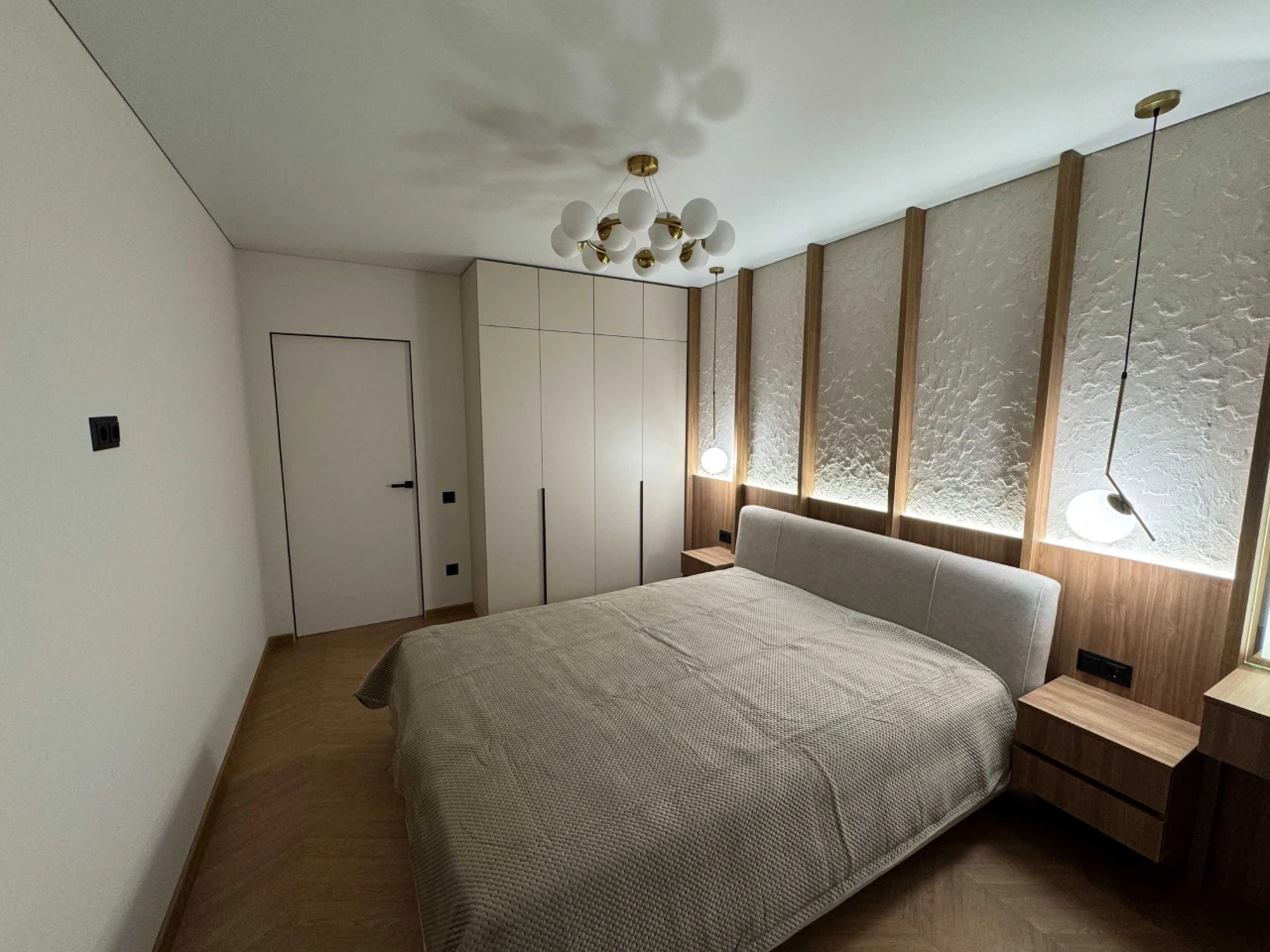 Spacious 1-bedroom apartment with modern renovation