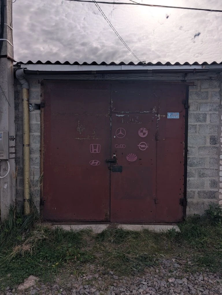 Гараж в Песочине, Надія