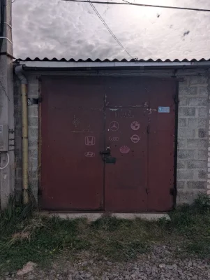 Гараж в Песочине, Надія