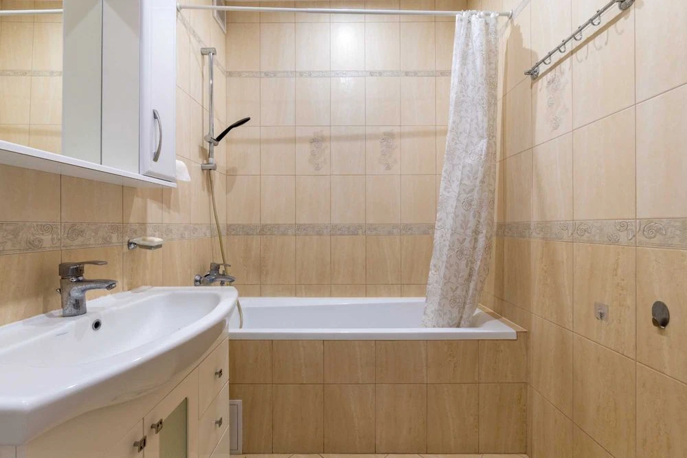Продается двухкомнатная квартира в новостройке по улице Жасмы.