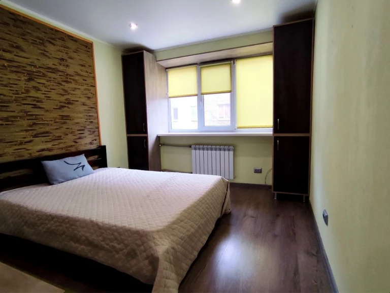 2 bedroom apartment in Olexandrivsky district, Zhukovskogo street