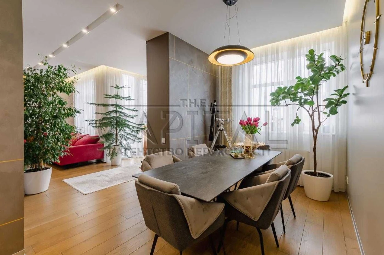 Продаж ексклюзивної 4-кімнатної квартира площею 195м² із вла