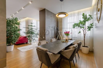 Продаж ексклюзивної 4-кімнатної квартира площею 195м² із вла