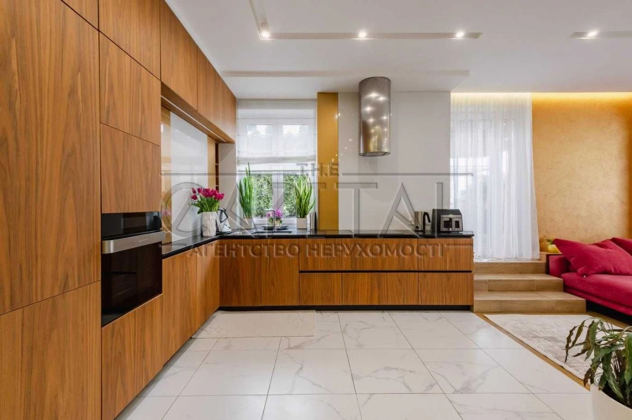 Продаж ексклюзивної 4-кімнатної квартира площею 195м² із вла