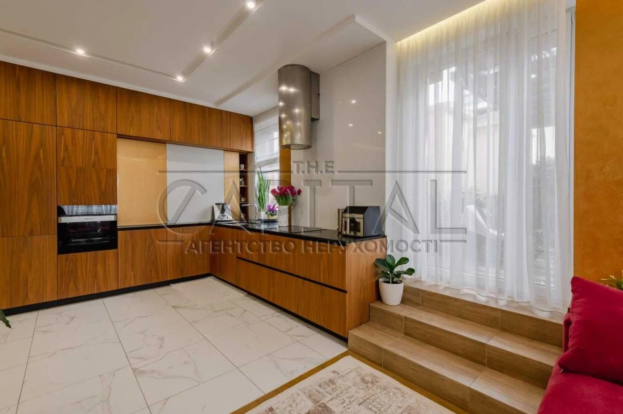 Продаж ексклюзивної 4-кімнатної квартира площею 195м² із вла