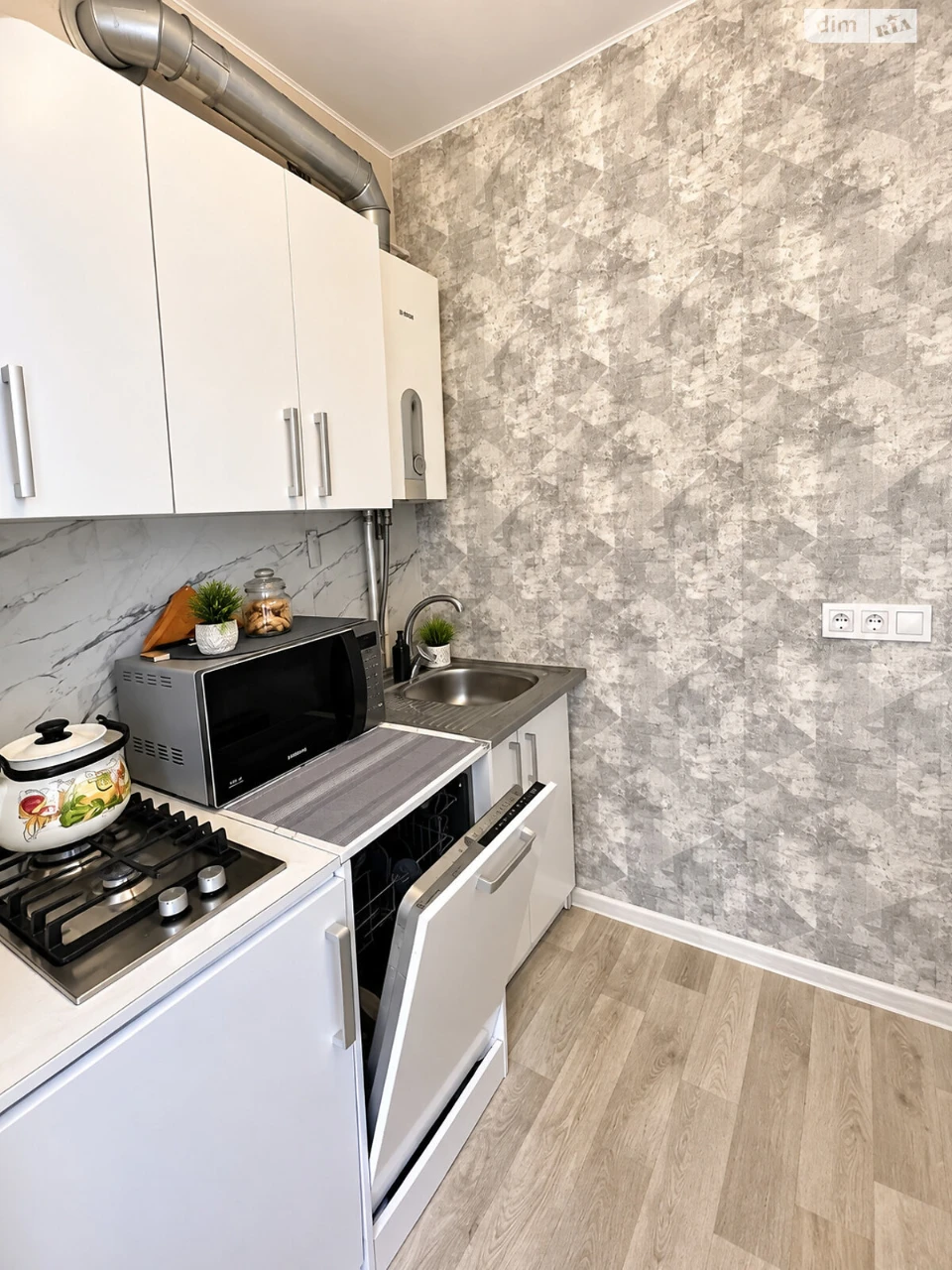 Long-Term Rental Apartment, Station