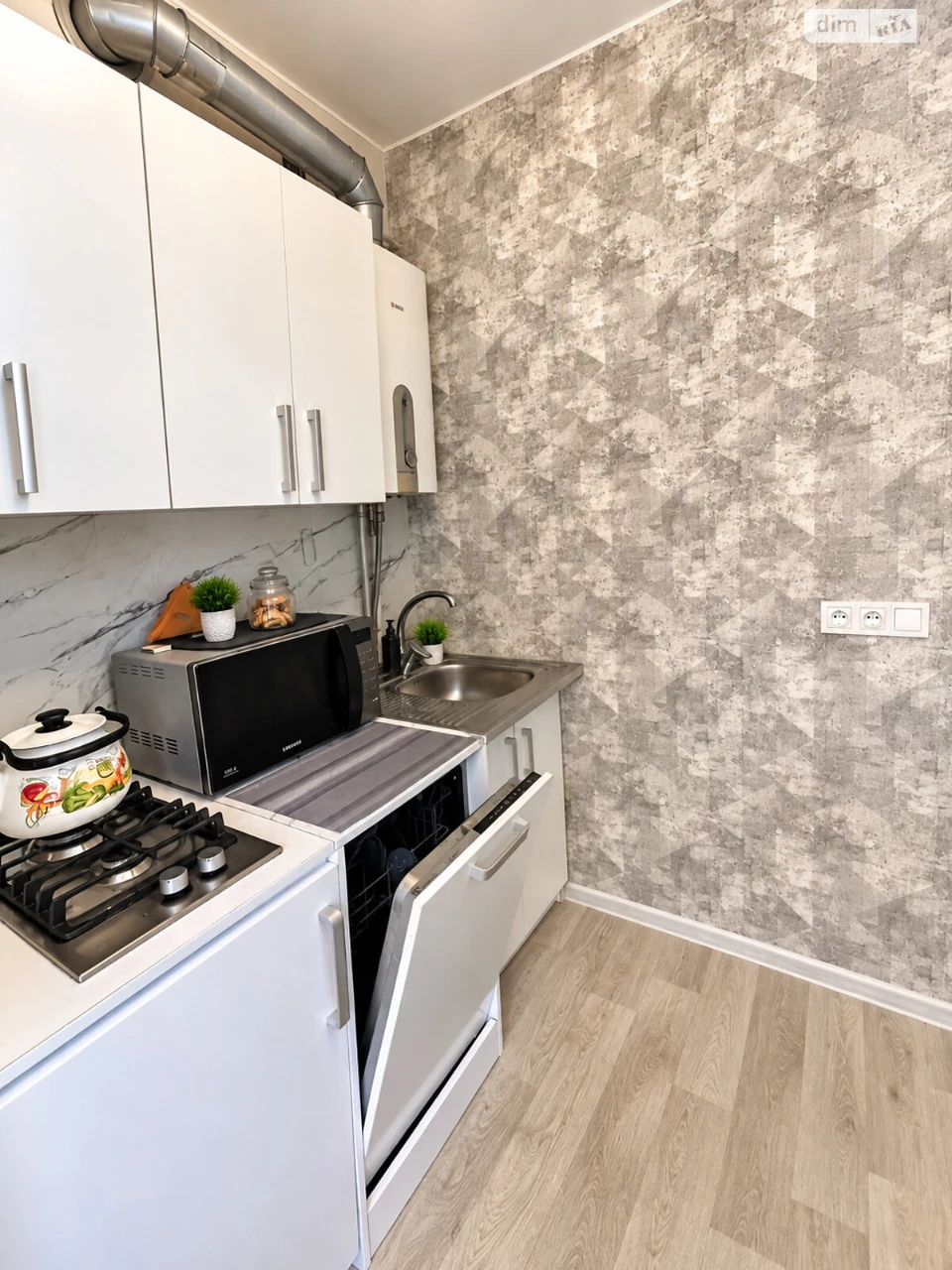 Long-Term Rental Apartment, Station