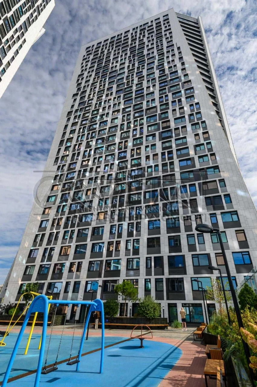 Apartment for Sale - 8th Floor, Berezaysky, Kyiv