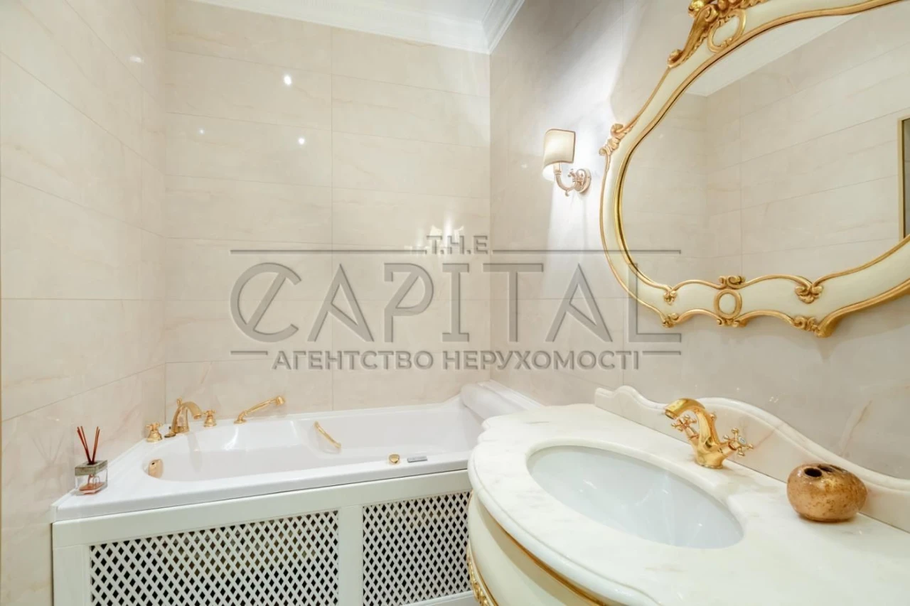 Ексклюзивна автономна видова 4-к квартира 178м2 на бульварі