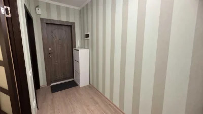 Продається 3-кімнатна квартира в жм Сокіл, капітальний ремонт