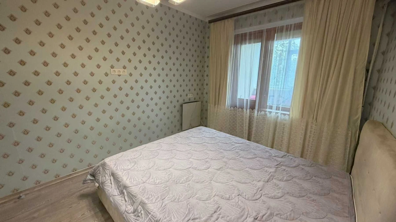 Продається 3-кімнатна квартира в жм Сокіл, капітальний ремонт