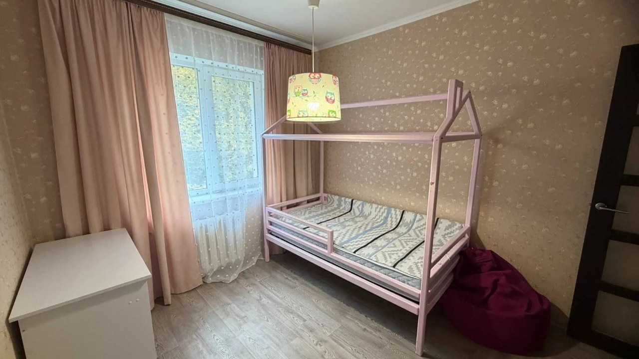Продається 3-кімнатна квартира в жм Сокіл, капітальний ремонт