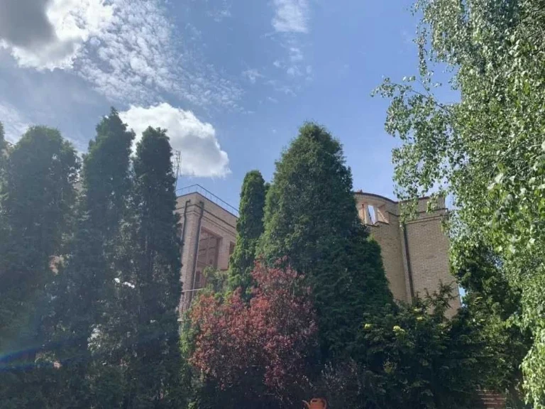 Приватна РЕЗИДЕНЦІЯ біля озера у Києві — 800 м², 12 кімнат,
