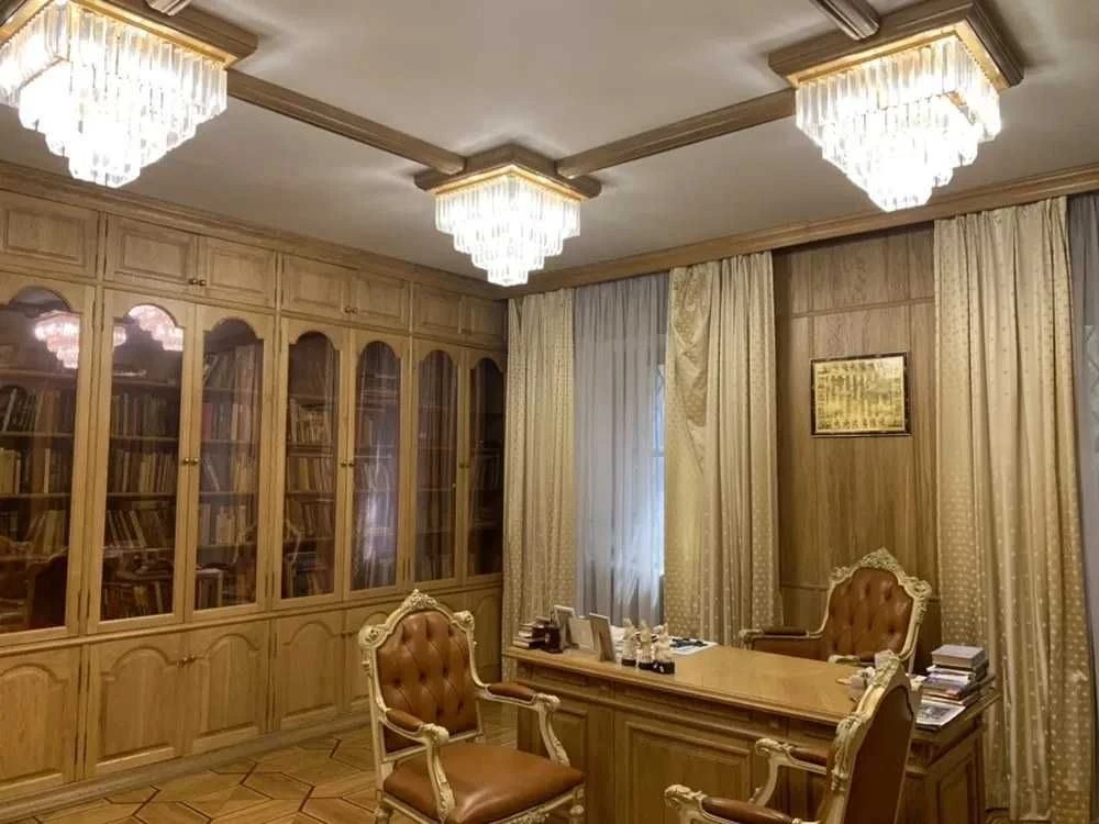 Private Residence near Lake in Kyiv — 800 m², 12 rooms,