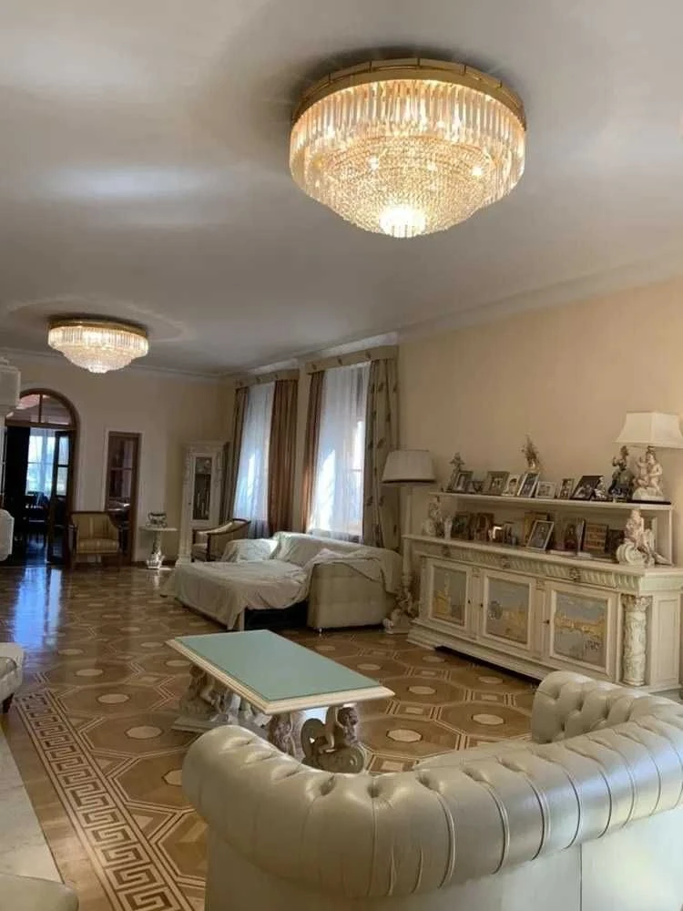 Private Residence near Lake in Kyiv — 800 m², 12 rooms,