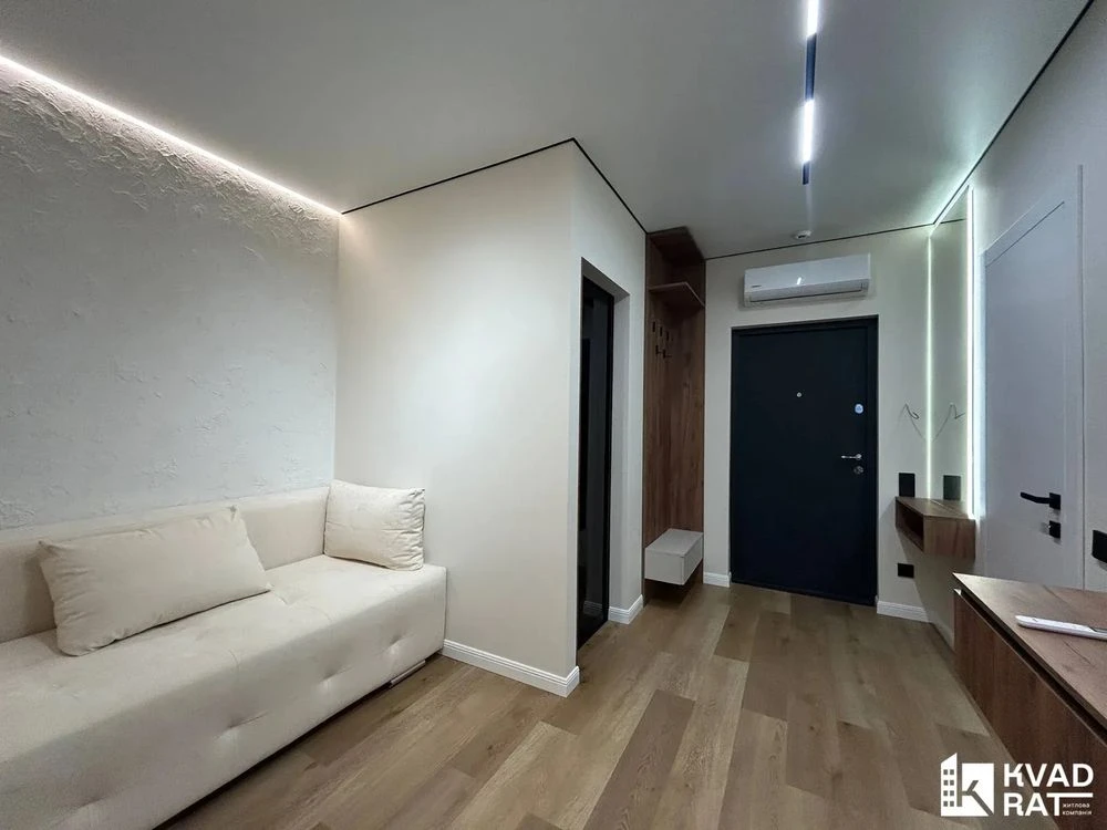 Apartment with renovation on the 7th floor near the lake, Manhe residential complex