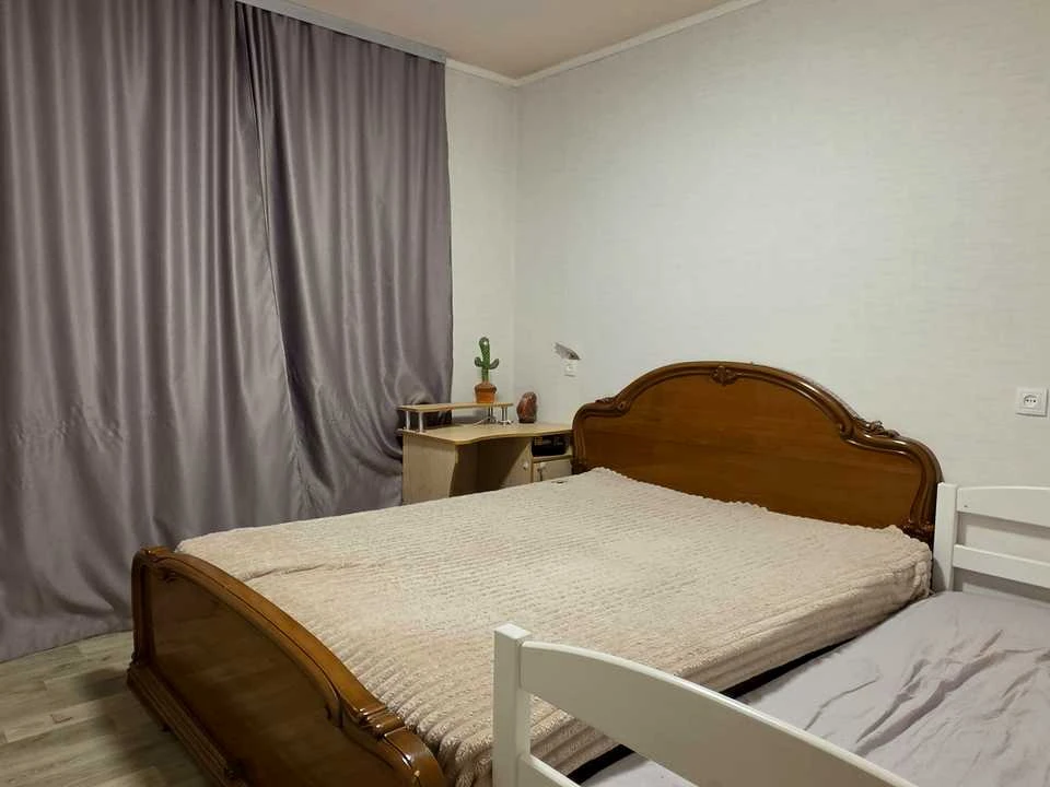 Apartment. Tractor Builders Avenue, Kharkiv